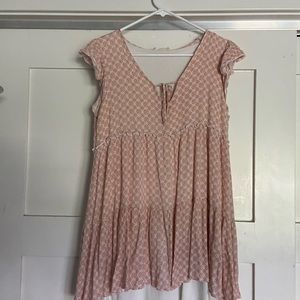 Super cute summer dress! Worn ONCE. Size M. From altered State.